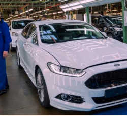 Ford confirma que el Mondeo que fabrica Valencia seguirá en Europa con más versiones híbridas