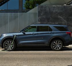 El Ford Explorer híbrido enchufable desembarca en Europa, por ahora en Alemania y desde 74.000 euros